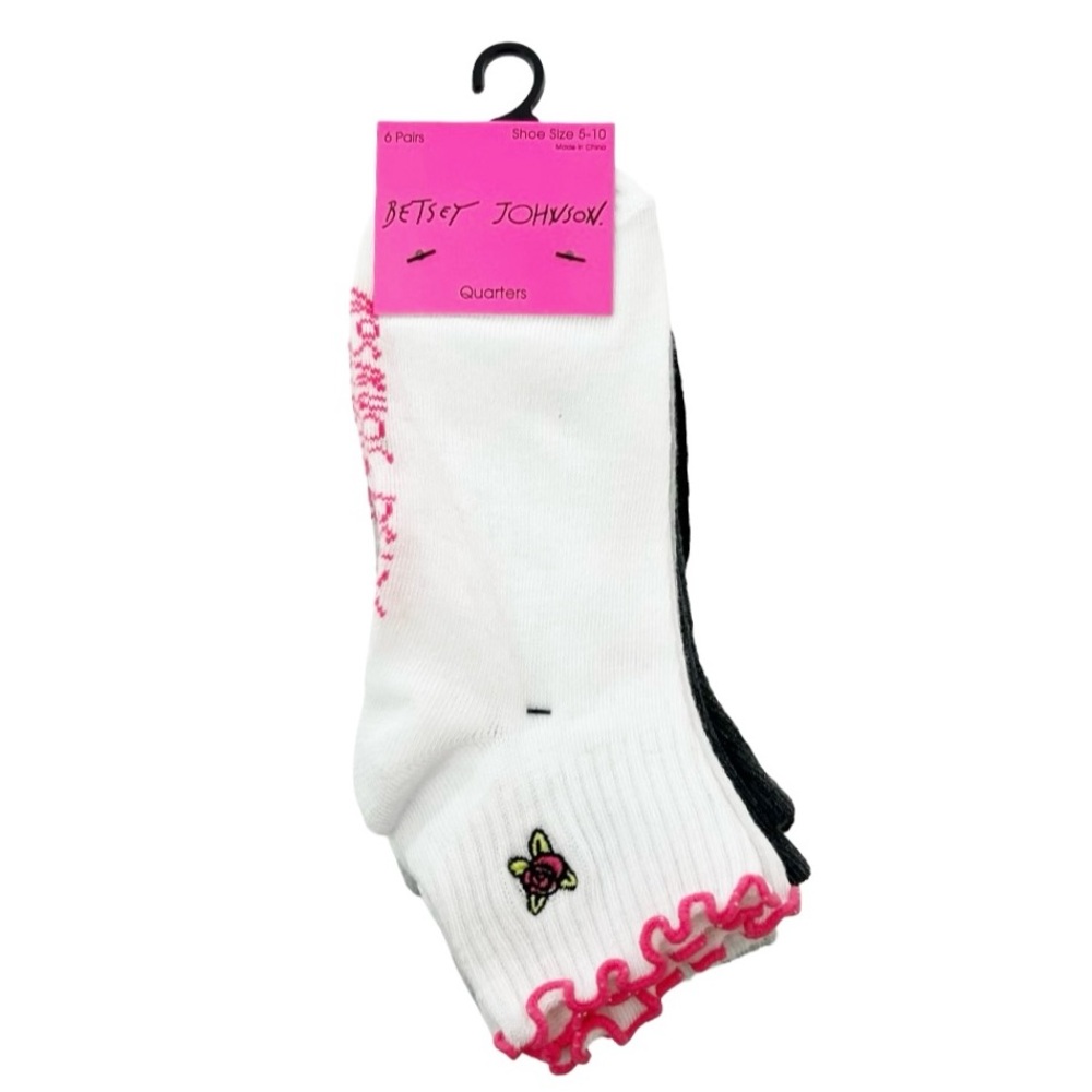 NEW Betsy Johnson 6 Pairs Quarters Socks NIB